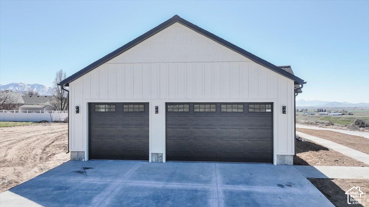 Garage and open lot with mountain views at 816 S 1100 E, Preston, Idaho